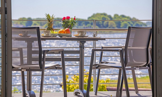 Schleswig Apartment | Fjord berth 4 - shower, balcony, garden furniture, underfloor heating, parking lot