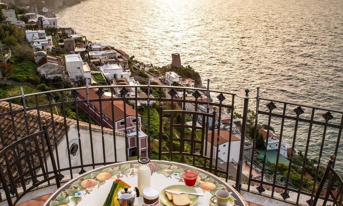 Praiano House | FLATIRON APP 1 - Unrivaled views on the Amalfi Coast - Sosòre Holiday Homes