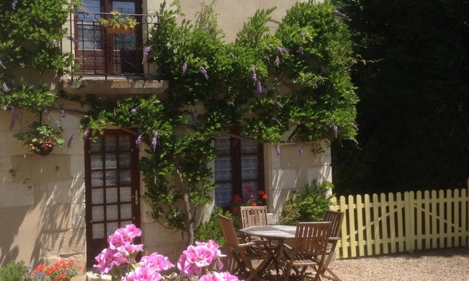 Saint-Remy-sur-Creuse Cottage | Fleurs de Glycine - A beautiful French Gite by the River Creuse