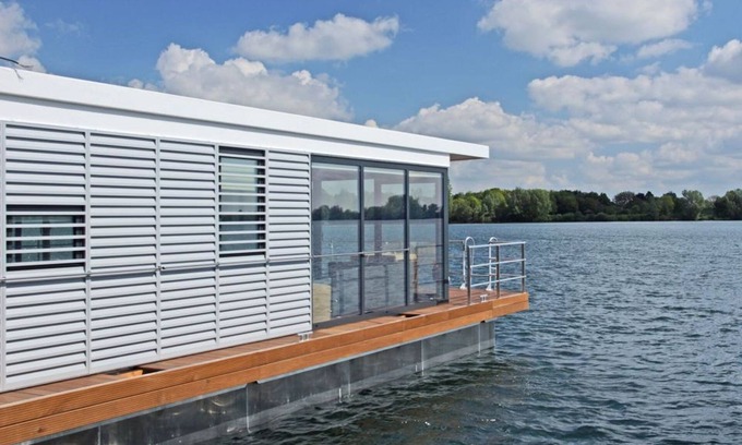 Vynen House | Floating 44 in Xanten - Boot 4 - Floating 44 Komfortable Hausboote bei Xanten mit Tollem Seeblick