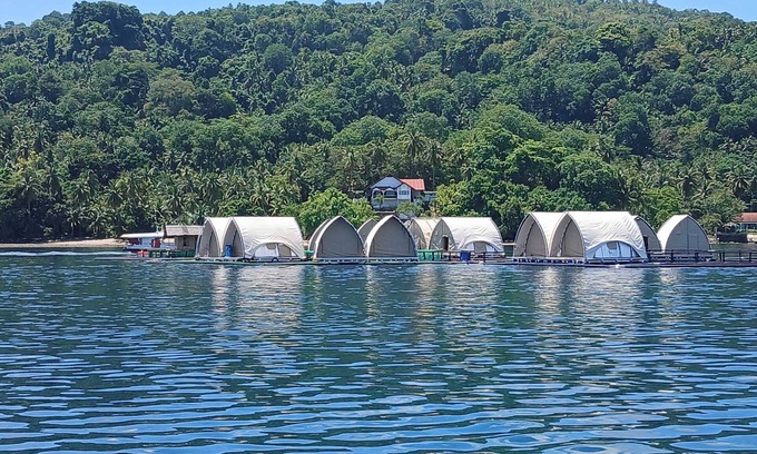 Kaputian Boat Rental | Floating Home in Reef Resort Unit 12