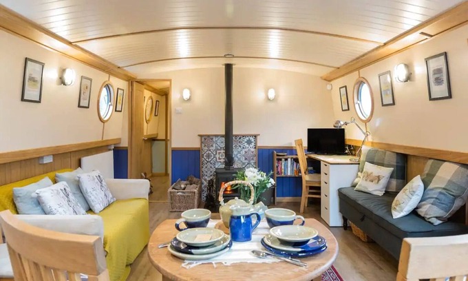 North Glasgow Boat Rental | Floating Retreat: Glasgow's Hidden Gem - Urban Life Meet Canalside Tranquility