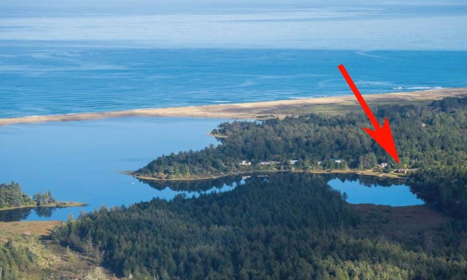 Langlois House | Floras Lake Getaway - Upscale Lakefront resort w guesthouse, suite and boat dock