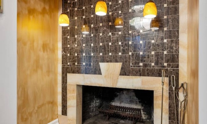 Ossining House | Foliage at Westchester Manor - Near Sleepy Hollow