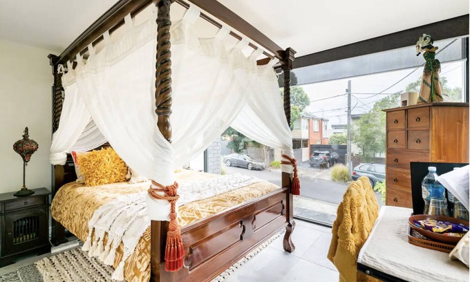 Beaumaris House | For (2) Guests: Relaxing Bayside Boutique Retreat 1km from Beach.