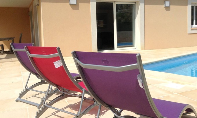 Neffies Villa | For 8 people, air-conditioned villa with private pool.