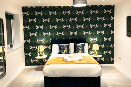 Stonnall House | Fort House 6 Large Private Bedrooms with 7 beds, close to NEC, JLR, City Centre