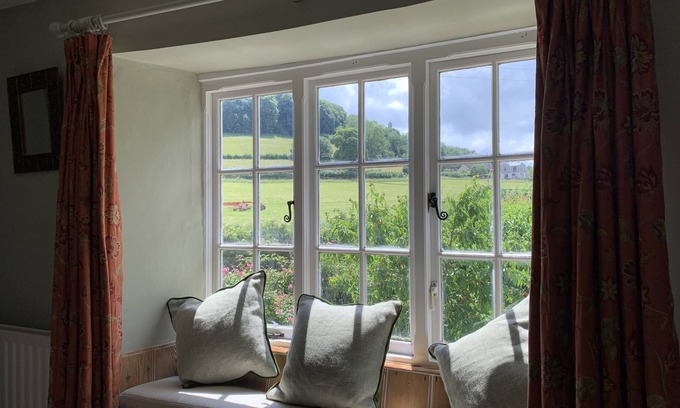 Dursley Bed & Breakfast | Forthay Bed and Breakfast