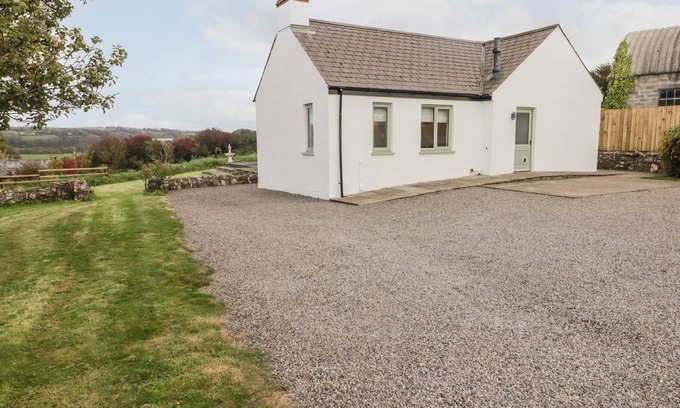 Moylegrove House | FOUNTAIN FOLLY, pet friendly, country holiday cottage in St Dogmaels