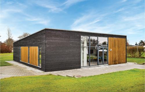 Saksild Strand House | Four-Bedroom Holiday Home In Odder