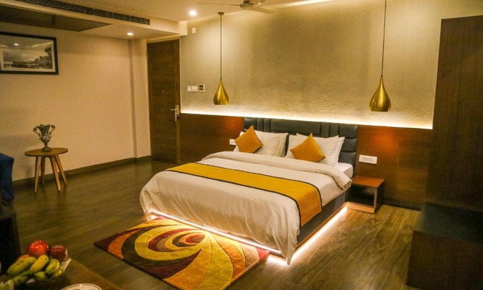 Varanasi Nagar Nigam Hotel | Four Leaf Hotel - Sapphire Blue, Varanasi