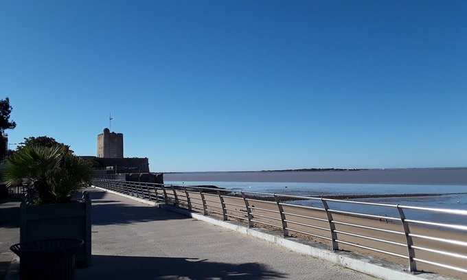 Fouras Apartment | - FOURAS - Spacious 90m² bungalow - 100m FROM "LA GRANDE PLAGE