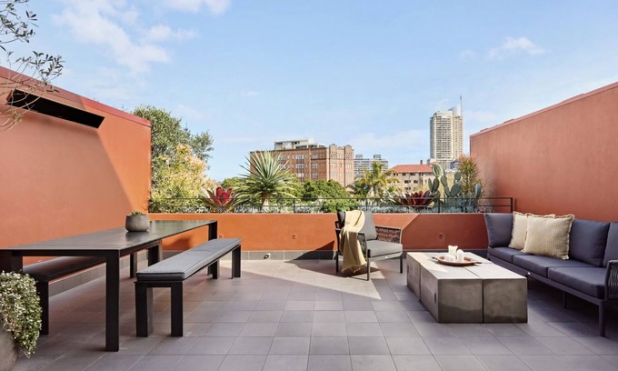 Elizabeth Bay Apartment | Fox on Macleay is a Two Bedroom Apartment