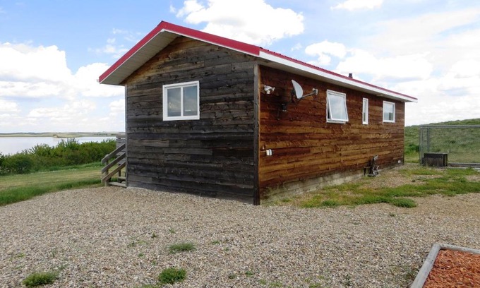 Drumheller House | Foxlake Retreat