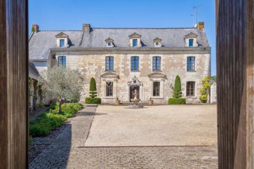 Charce-Saint-Ellier-sur-Aubance Villa | Domaine du prieuré Saint Ellier