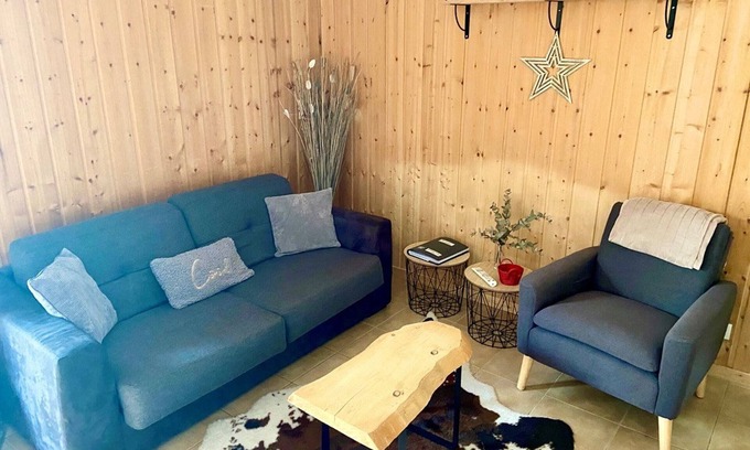 La Joue du Loup Ski Chalet | Semi-detached chalet, 3 rooms, 7 ppl, equipped kitchen, free parking, pet-friendly