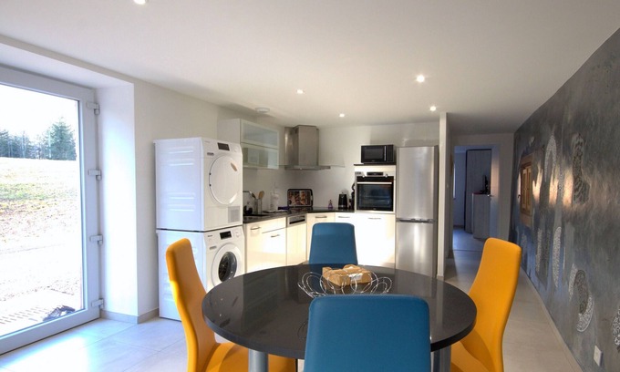 Ternuay-Melay-et-Saint-Hilaire Cottage | Cottage in forest with private pond, 1 bedroom, 2-4 people