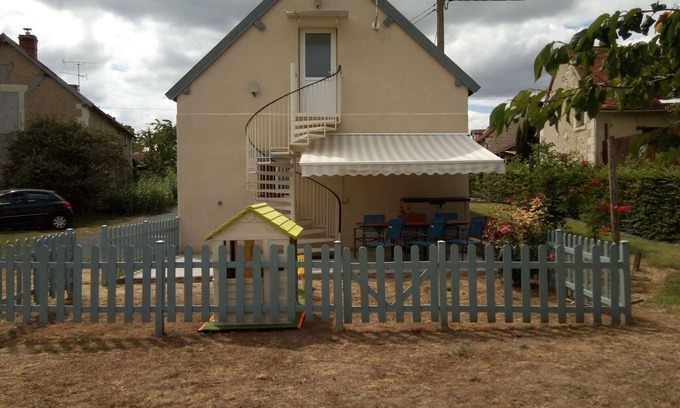 Villentrois Cottage | Cozy Retreat Near Loire Castles and Zoo with Private Terrace, Air Conditioning, and Parking