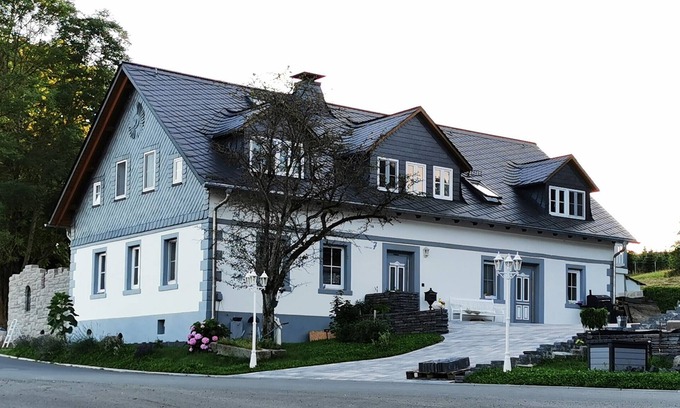 Presseck Apartment | Franconian forest farmhouse, modern apartment, own access, fully equipped!