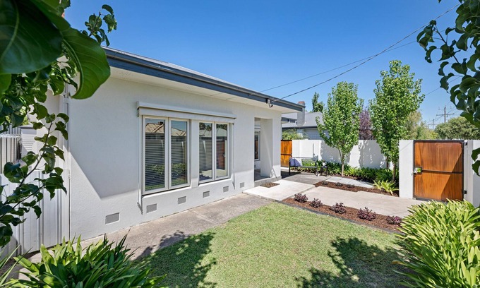 Wodonga House | Frankie's Place - Stunning three bedroom classic in the heart of Wodonga