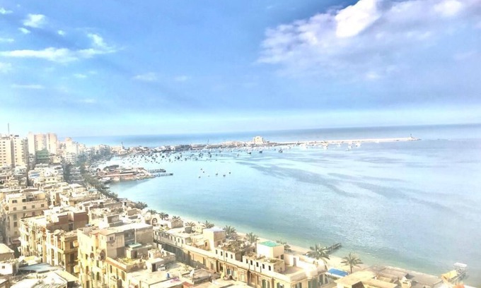 Al-Manshiyah Apartment | FREE AIRPORT PICK UP beautiful sea view Apt