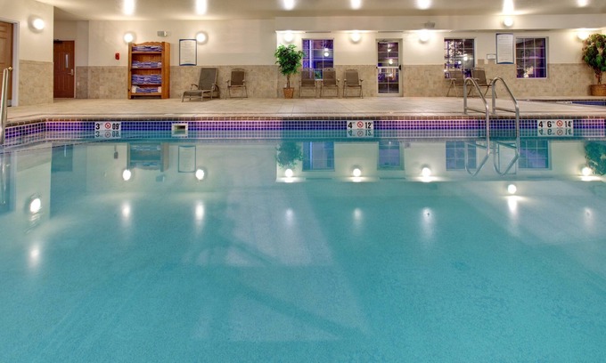 Sioux Falls Condo | Free Breakfast + Indoor Pool + Hot Tub | Only 10 Minutes from the Zoo