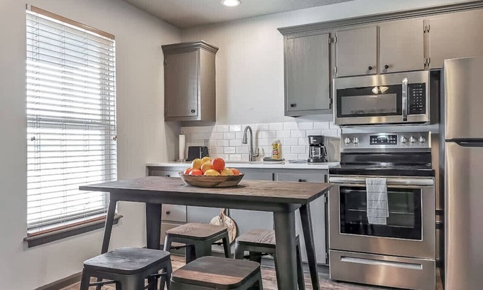 La Cygne Cabin | Freestanding One Bedroom Cabin