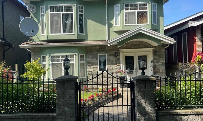 Hastings House | Friendly Home, where your family will be close to everything during your stay.