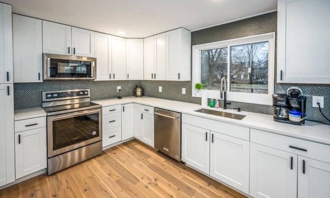 The Village of Indian Hill House | Friends and Family Lg Luxury Home Near Indian Hill, 6 bedrooms