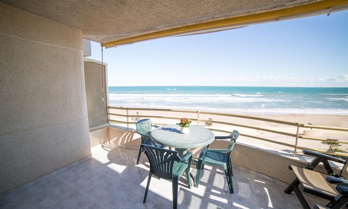 Plaza De La Costera Apartment | Front line apartment "Vistamar"