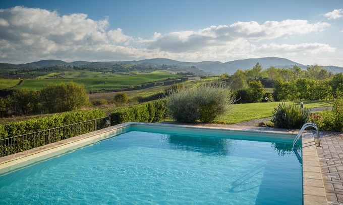 San Giovanni d'Asso House | full 2 storey house with private garden and share pool