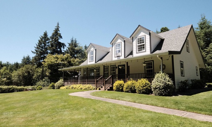 La Center House | Fully fenced 3 acre home, 7 minutes from ilani casino!