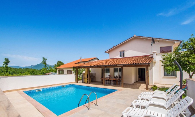 Ripenda Verbanci Villa | Fully fenced private pool villa