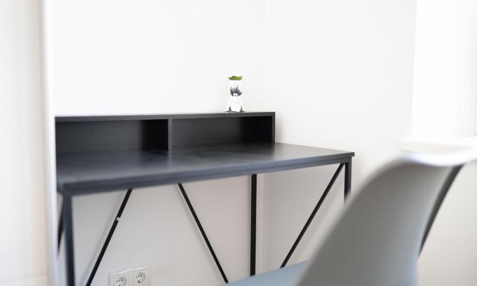 Oberdobling Apartment | Fully Furnished Apt near Austrian Center Vienna With High Amenities & Parking