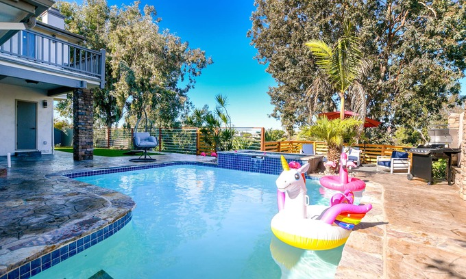 Allied Gardens House | ✈Fully Remodeled Mansion Pool/Jacuzzi☀