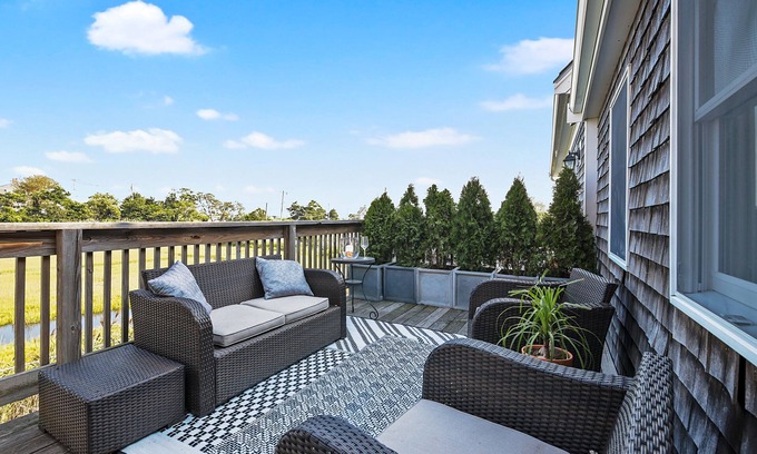 Brant Rock Apartment | FULLY RENOVATED apt w/water views and deck near beach& marina