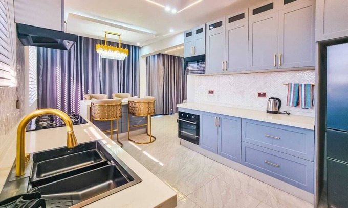 Sekondi-Takoradi Apartment | Fully-service modern lux 2-bedroom apartment with rooftop swimming pool and bar