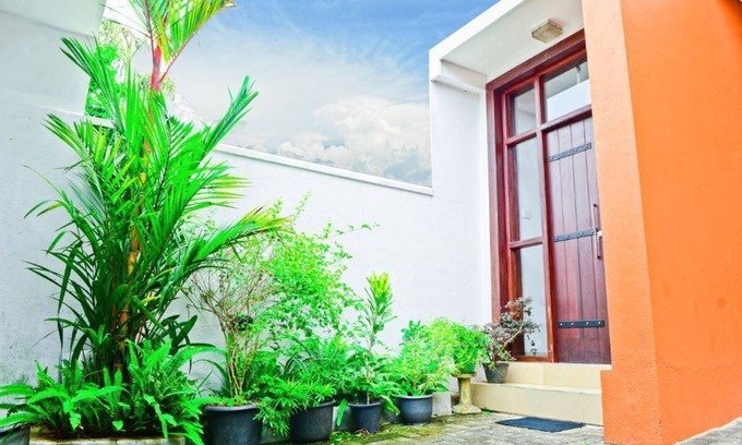 Sri Jayawardenepura Kotte Apartment | Furnished 3 BR apartment for rent in Colombo suburbs.