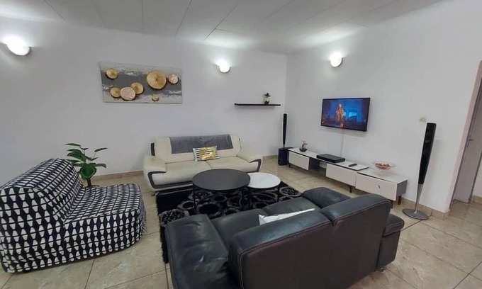 Libreville Apartment | Furnished apartment with balcony, 5 min from beach and town center