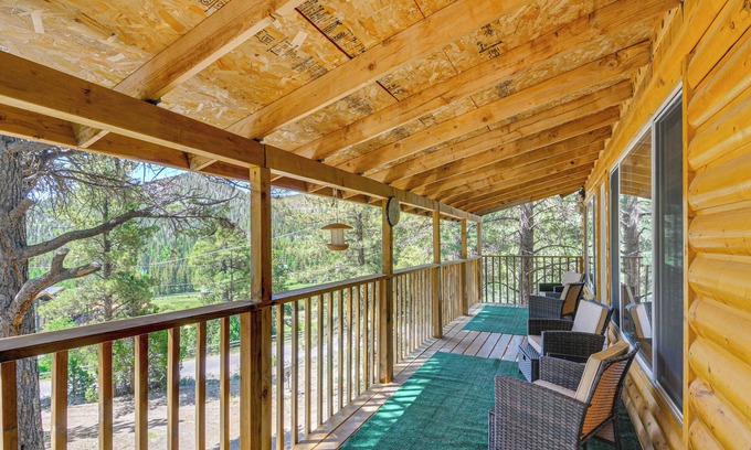 Mammoth Creek Cabin | Furnished Deck & Mountain Views: Panguitch Cabin