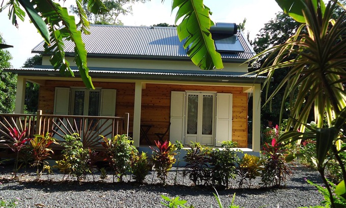 Saint-Andre House | Furnished house in a flower garden for a stay with family and friends