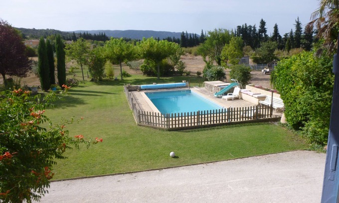 Lagnes Apartment | furnished studio overlooking the luberon