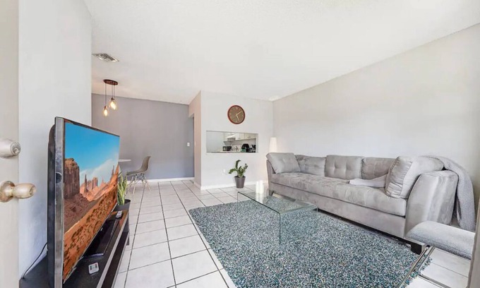 Kendall West Condo | Fuseball & Games - 2 BD/2 BTH Condo Miami!