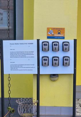 Groß Pankow Apartment | Gästehaus Kuhbier I Wlan, Parkplatz, Boxspringbetten, Sauna