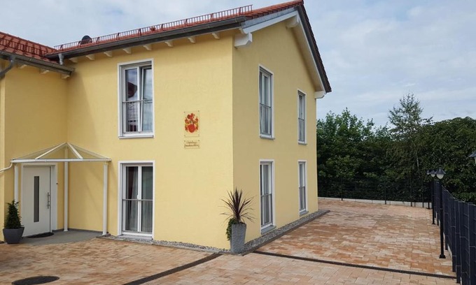 Mickhausen Hotel | Gästehaus Staudenschloss