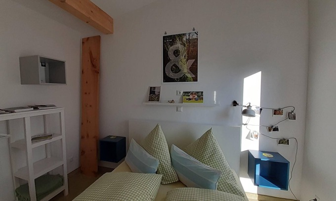 Bad Urach Apartment | Gästezimmer FreiRaum 2-4, mit Dusche/WC, Sitzecke