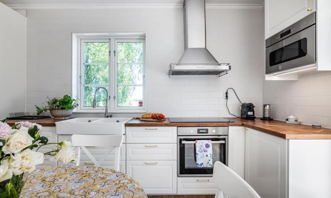 Katrineholm Municipality House | Gård med egen sjö med bryggbåt, nyrenoverat!