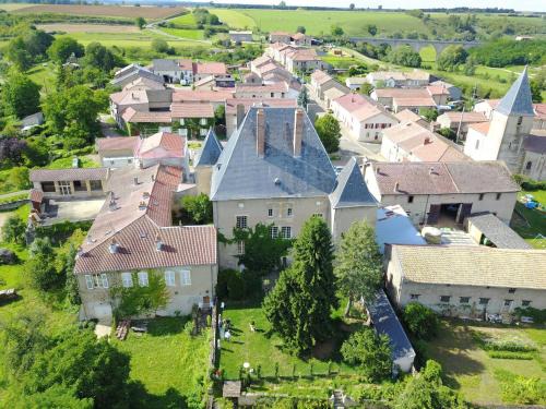 Euvezin House | Gîte élégant au Château d'Euvezin avec jardin et parking privatif - FR-1-584-383