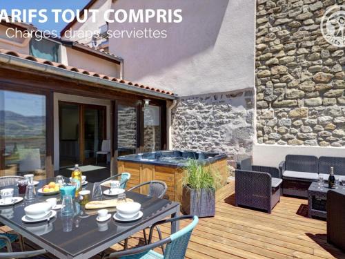 Cellieu House | Gîte 3 chambres avec hammam, sauna et jacuzzi à Cellieu - FR-1-496-8