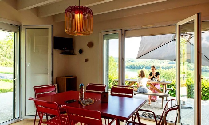 Lissac-sur-Couze Villa | Gîte 32m² lake view (1bedroom) + open terrace + LV + TV 5 persons